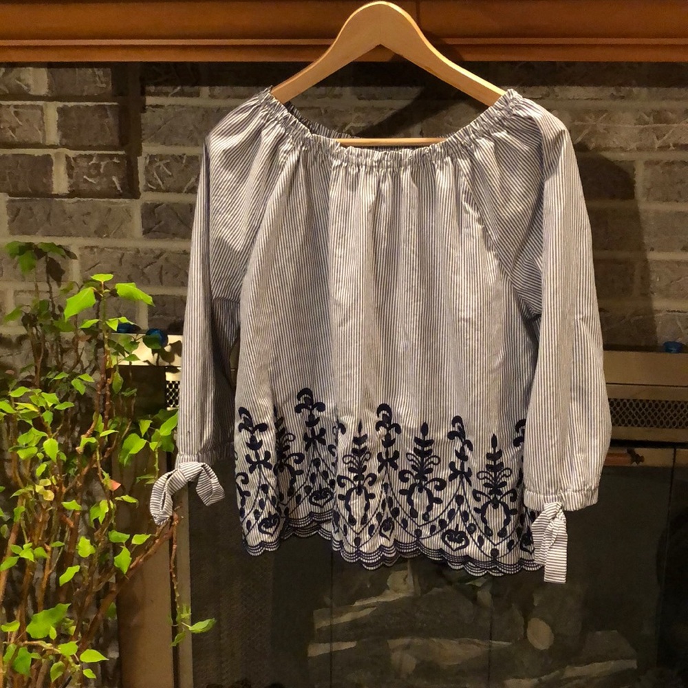 Women’s Me and tru striped/embroidered tunic sz